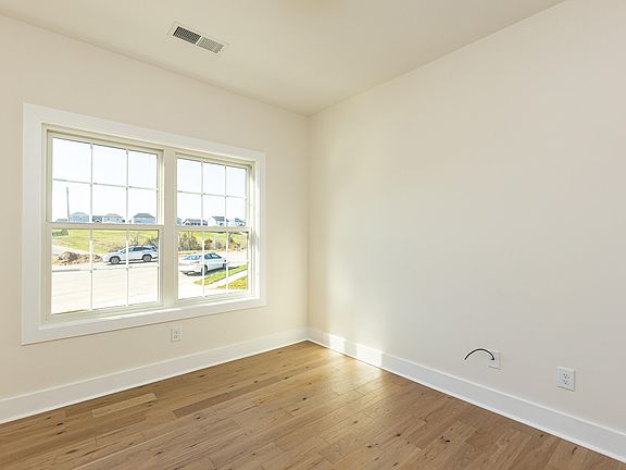 5th image of 1004 Mission Dr