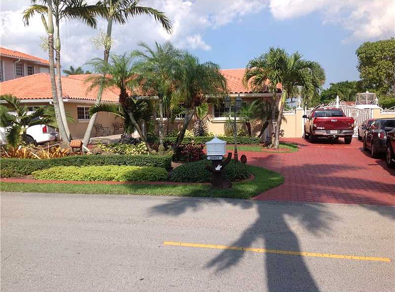 1st image of 20031 E Oakmont Dr