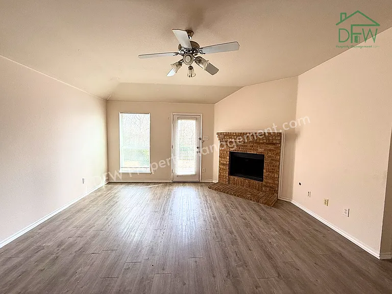 2224 Hummingbird Way — Photo 2