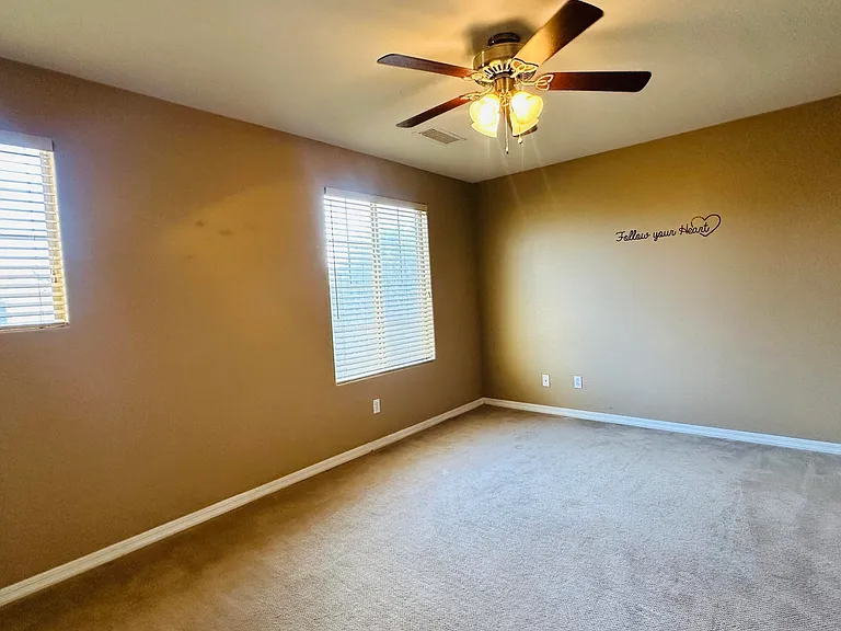 2138 W Marconi Ave — Photo 21