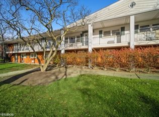 1335 1st St #1335, Northbrook, IL 60062