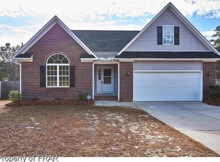 4233 Redmill Ln, Hope Mills, NC 28348