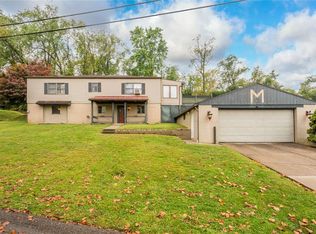2 Jacob Dr, Carnegie, PA 15106