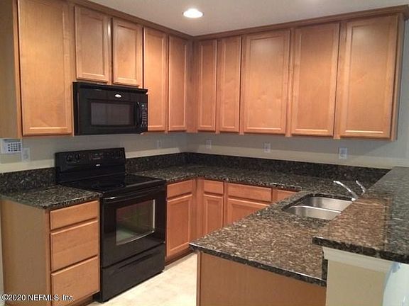 5th image of 900 S Black Cherry Dr
