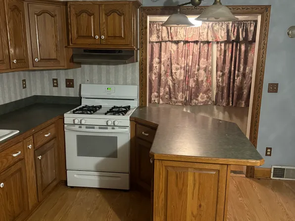 1921 E 34th St, Lorain, OH 44055