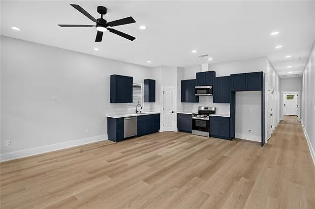 401 E 1st St — Photo 3