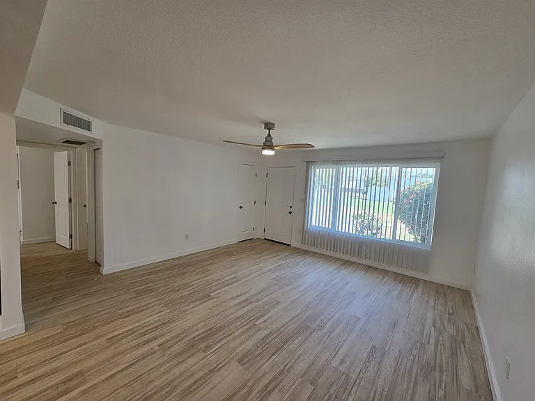 W Desert Crest Dr — Photo 7