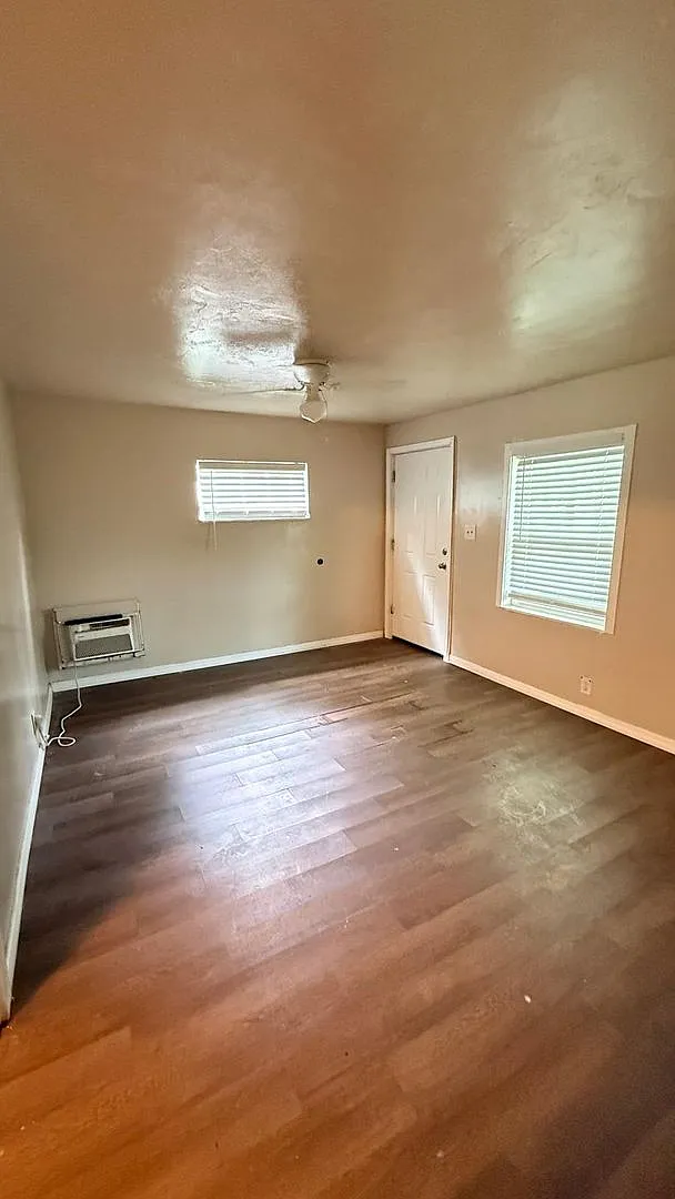 Charming 2-Bedroom Home with on Oleander Avenue Your Perfect Auburndale Oasis! — Photo 2
