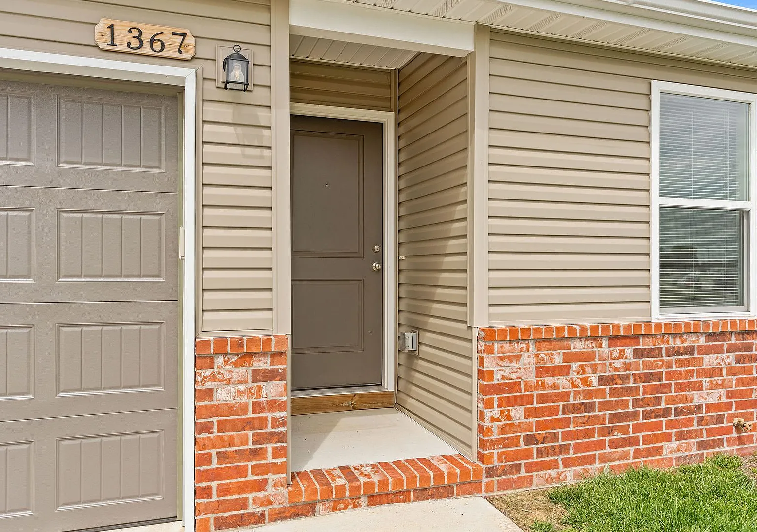 Newly built 3 bedroom duplex-Westbury Gardens! — Photo 4
