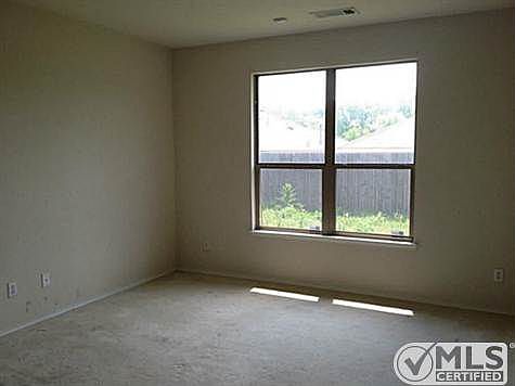 5th image of 475 Basswood Ln