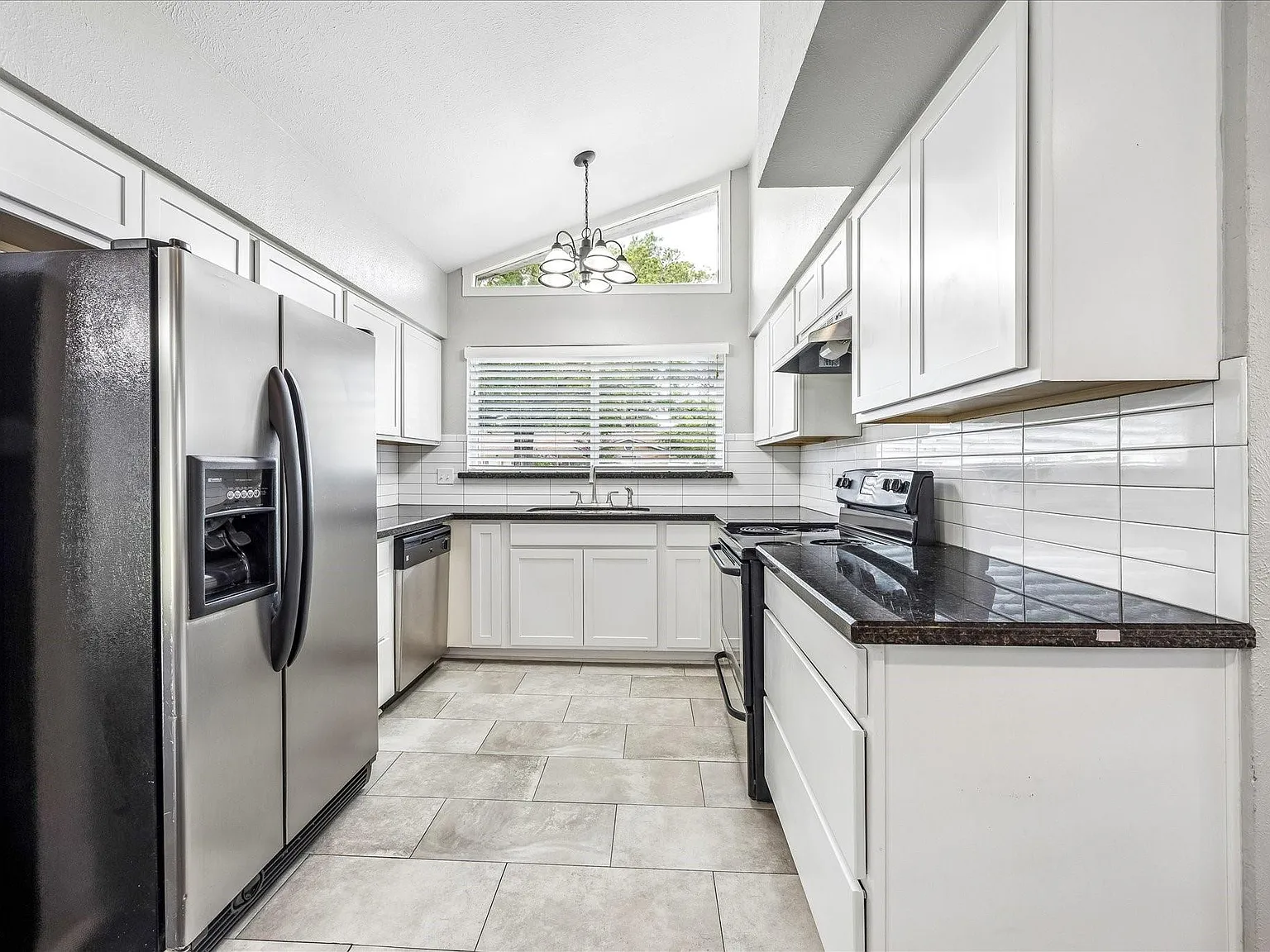 3 bed, 2.0 bath, 1404 sqft, $2,200 — Photo 3