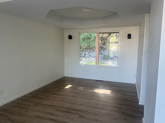 4th image of 10928 Hillsboro Dr NW