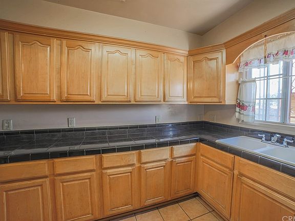 4th image of 10317 Stanford Ave