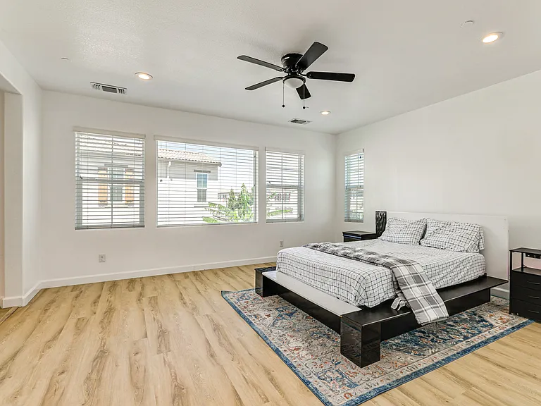 564 E Marcello Ave — Photo 9
