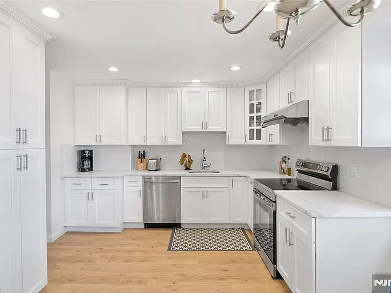 611 Cliff St — Photo 6