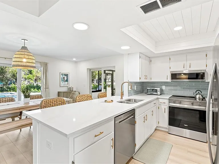 2641 Hyde Park St — Photo 18