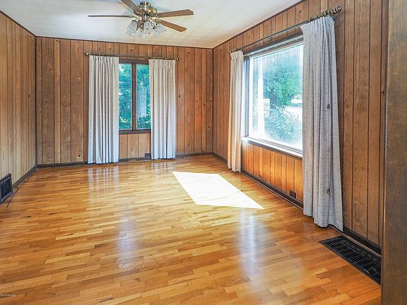 791 River St-104