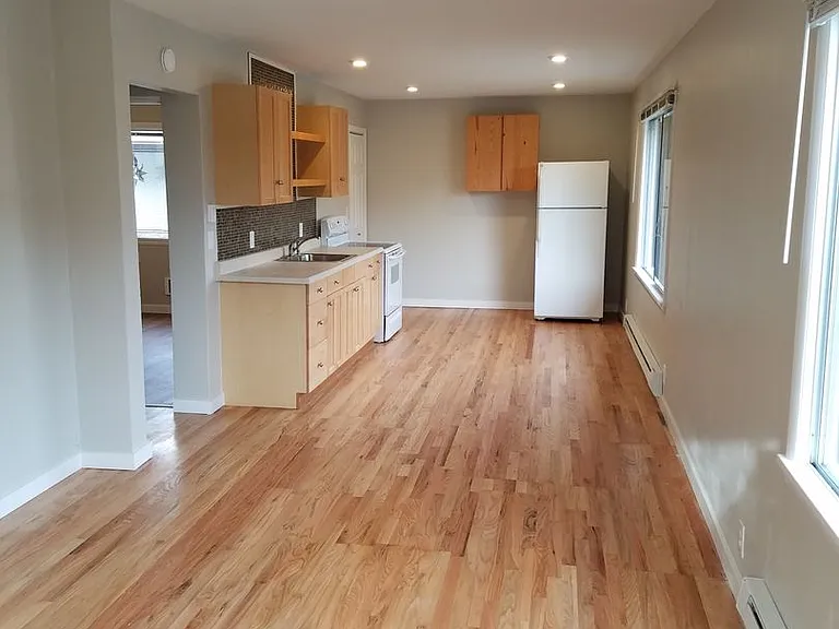 Green Lake Apartments — Photo 4
