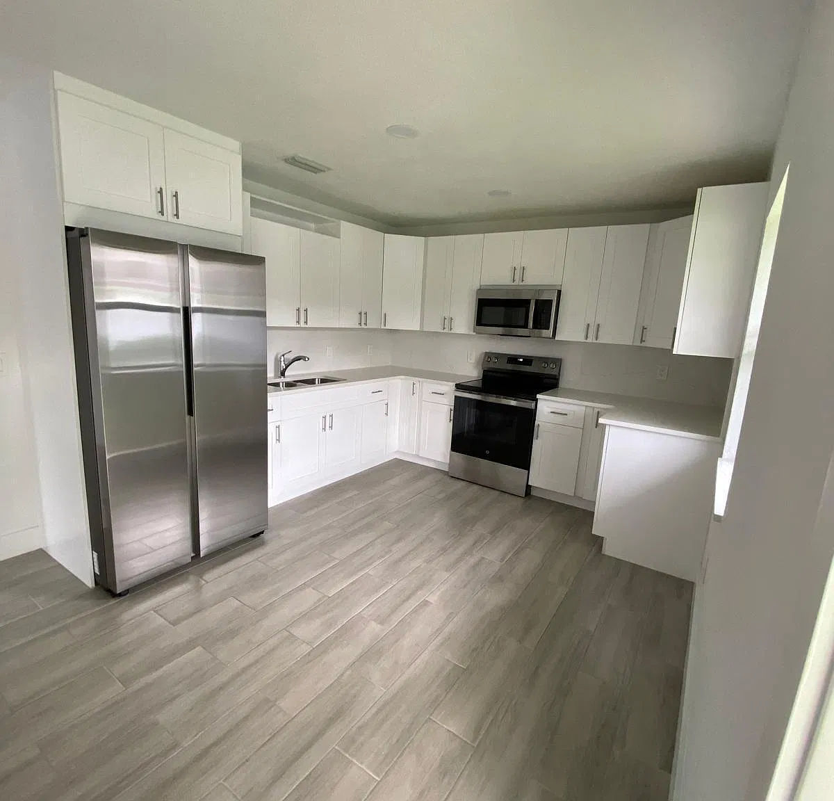 3 bed, 1.0 bath, 1924 sqft, $2,500 — Photo 4