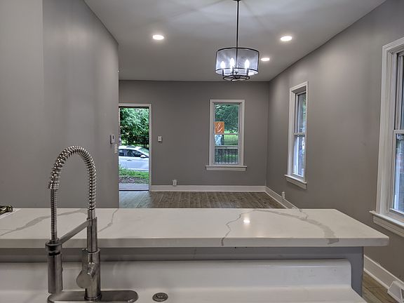 4th image of 5004 Herman Ave #1