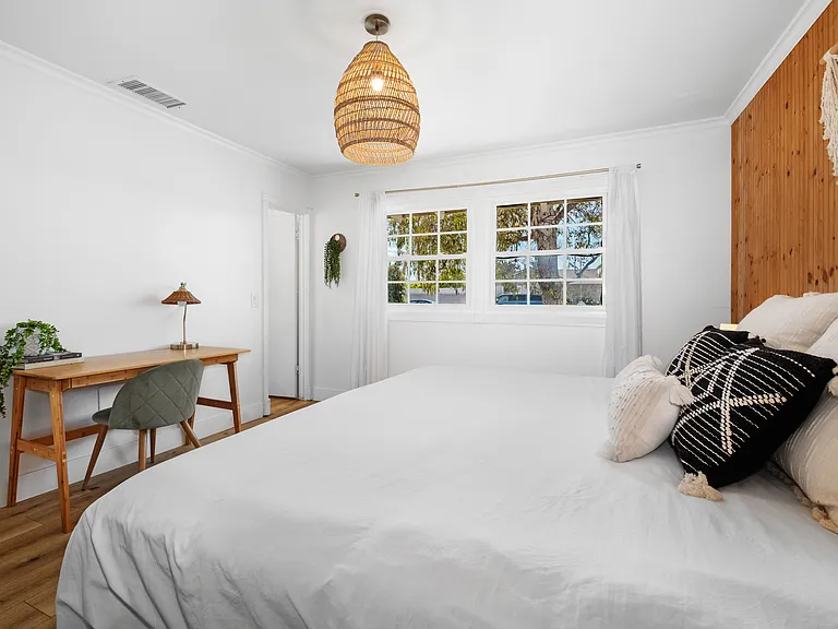 16002 Warren Ln — Photo 27