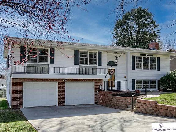 3rd image of 1523 Pinewood Dr