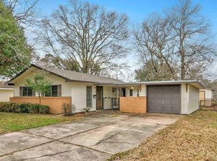 515 S 27th St, Nederland, TX 77627