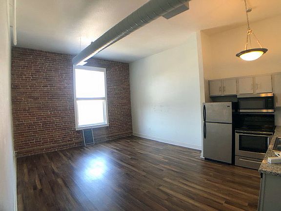 4th image of 310 Delaware St APT 204