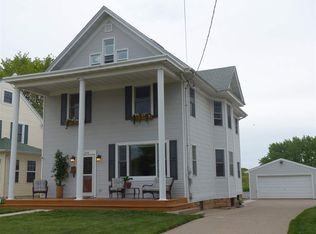 240 S Grandview Ave, Dubuque, IA 52003