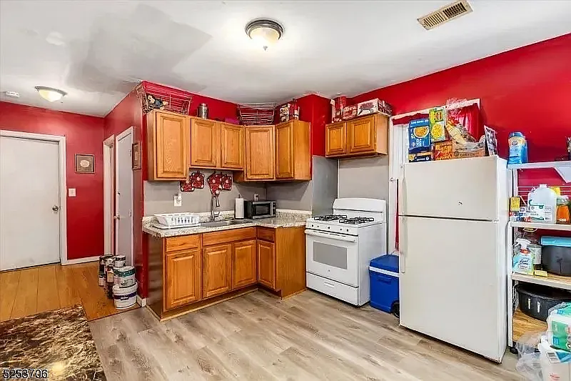 3 bed, 1000 sqft, $2,199 — Photo 1