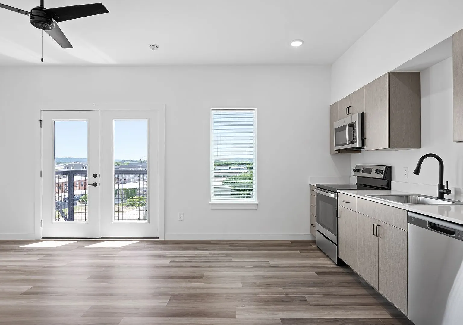 East Line Apartments | Modern Studio Apartments in Downtown Chattanooga — Photo 2