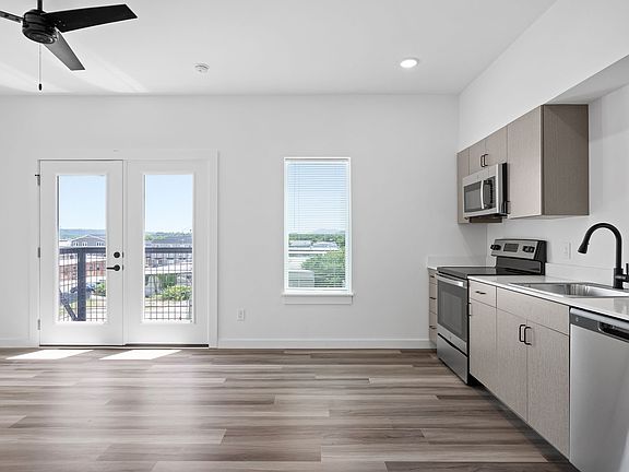 2nd image of 901 E Main St #454b0f65d