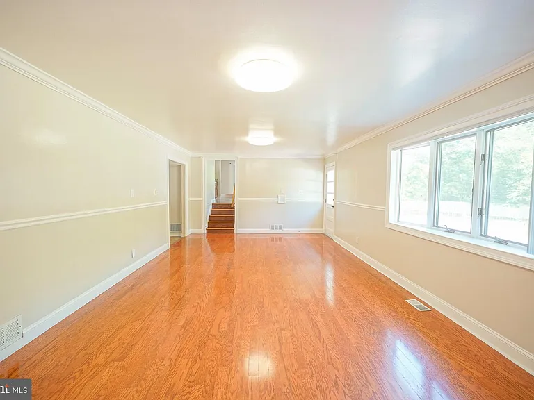 701 Crestbrook Ave — Photo 9