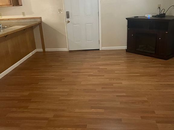 4th image of 12 Vanhorn Dr #5