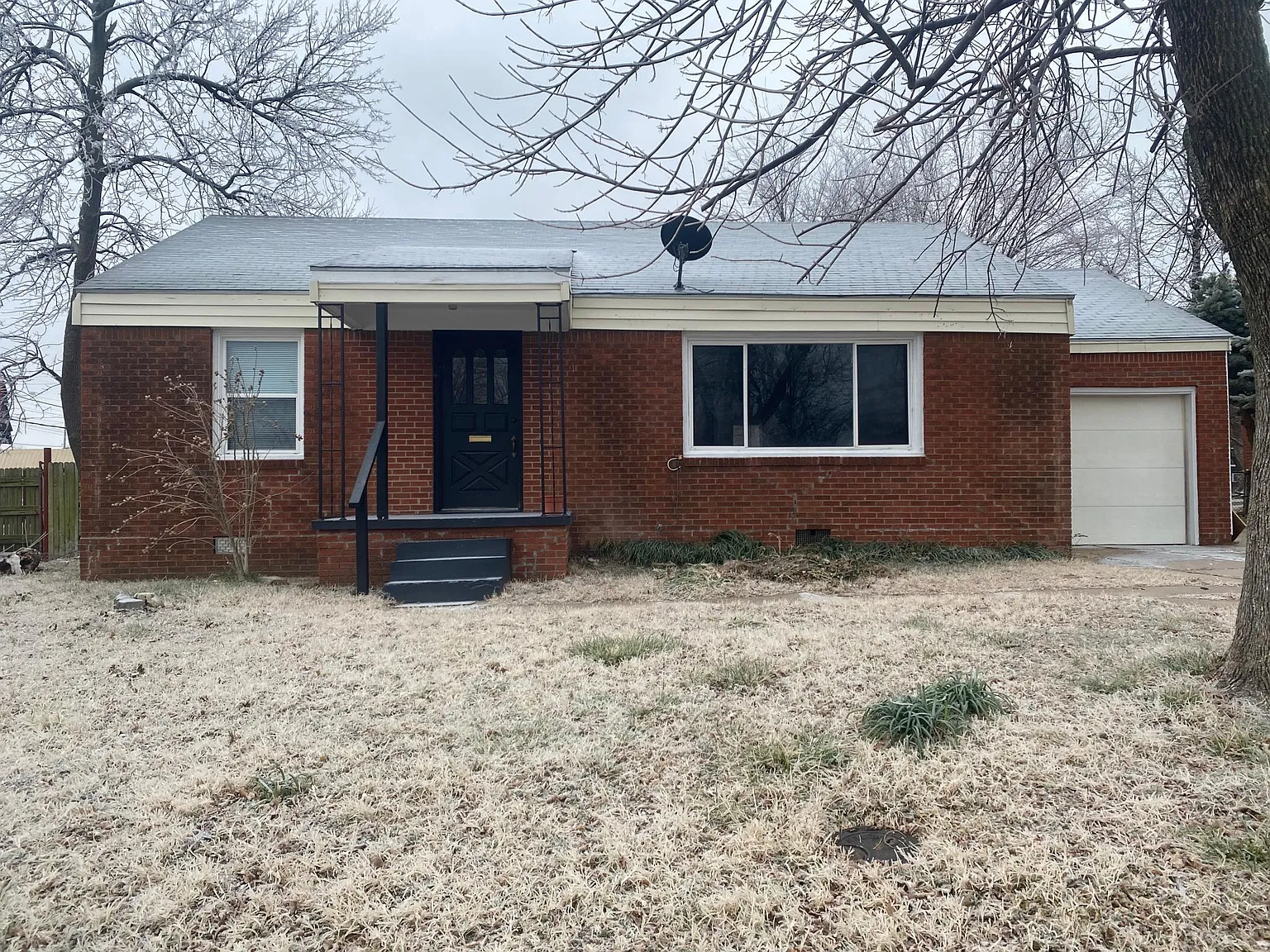 3 bed, 1232 sqft, $1,300 — Photo 1