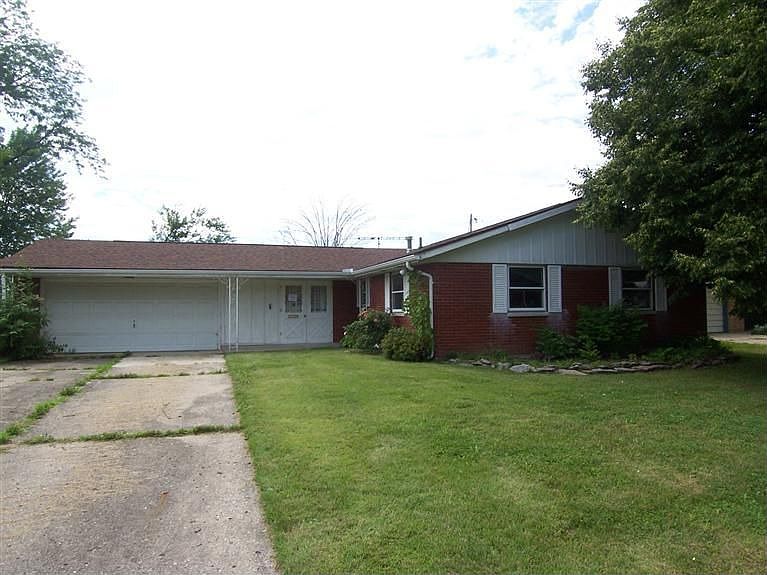 1st image of 425 Meadow Wood Dr