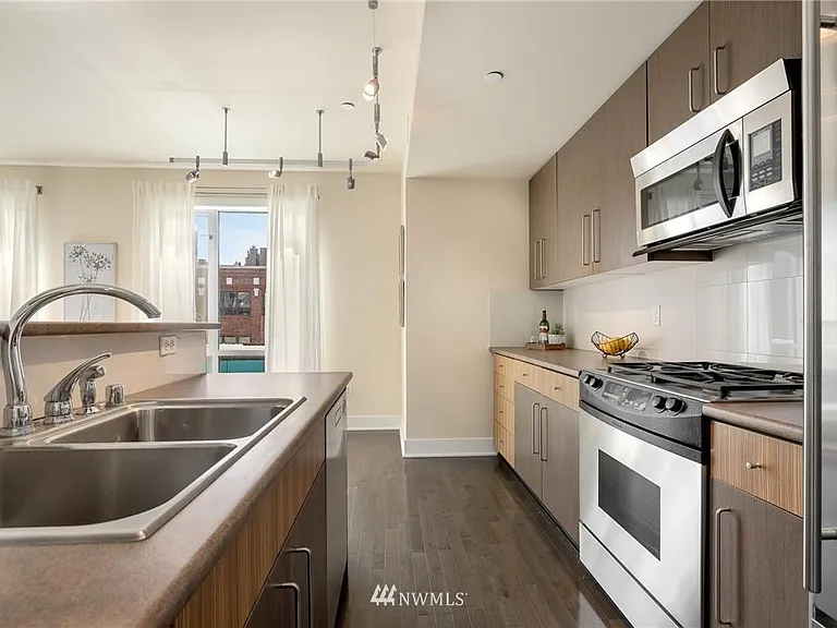 1609 Summit Ave #302 — Photo 4