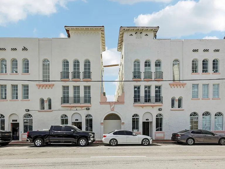 1260 SW 6th St — Photo 3
