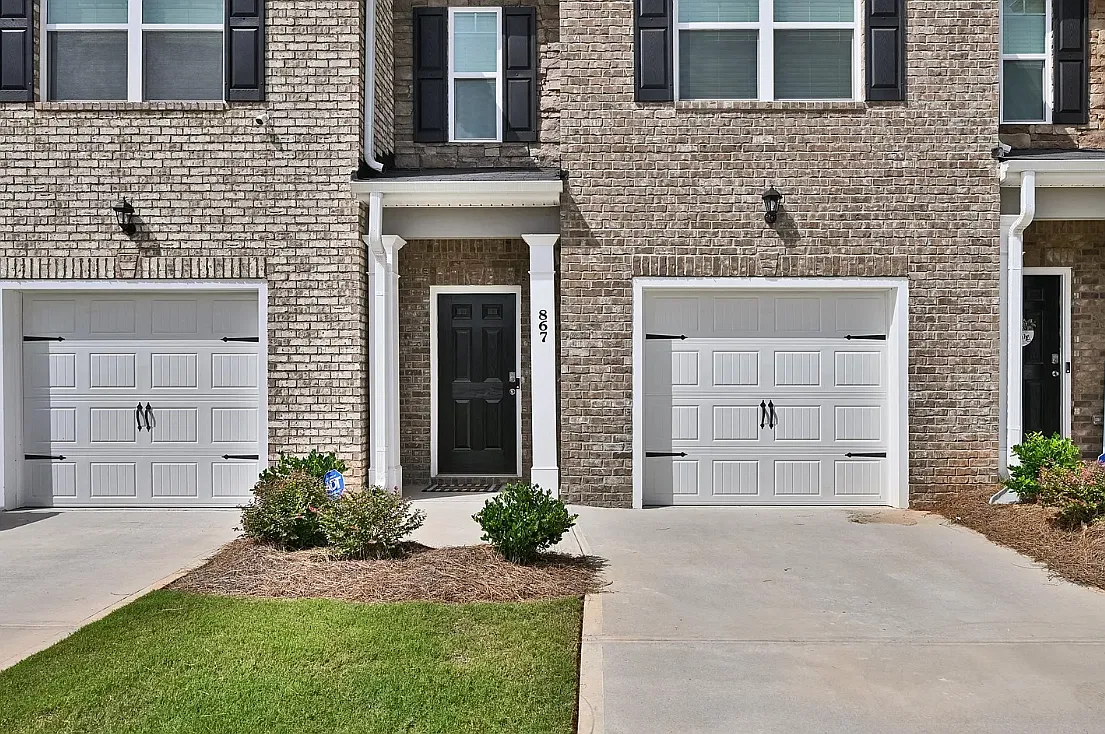 867 Taurus Dr — Photo 2