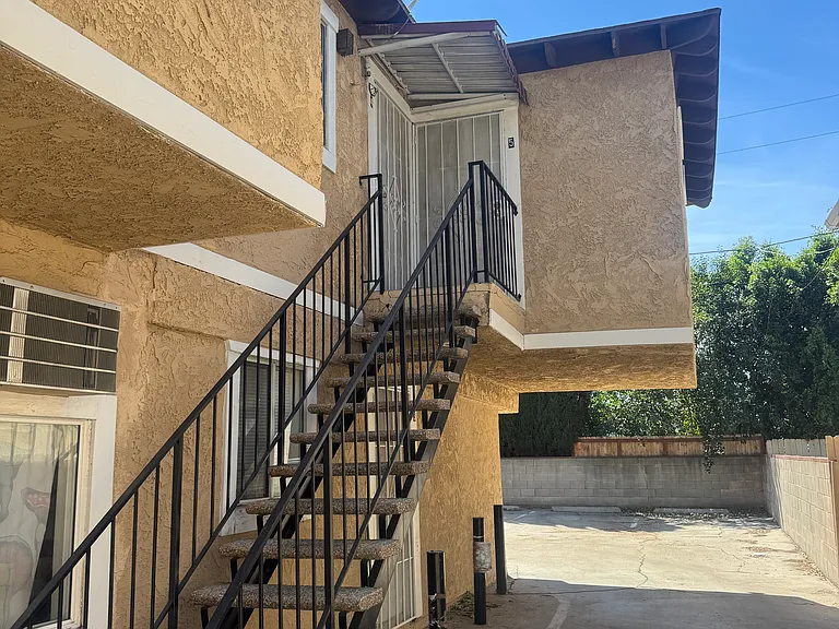 14308 Tiara St — Photo 16