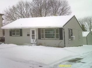 918 Tappan St, Woodstock, IL 60098