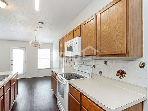 4th image of 1100 Warrington Way