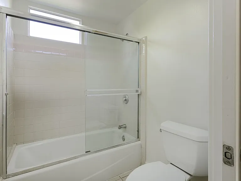 1212 Euclid St #205 — Photo 12