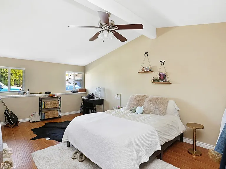 526 N Emerald Dr — Photo 18