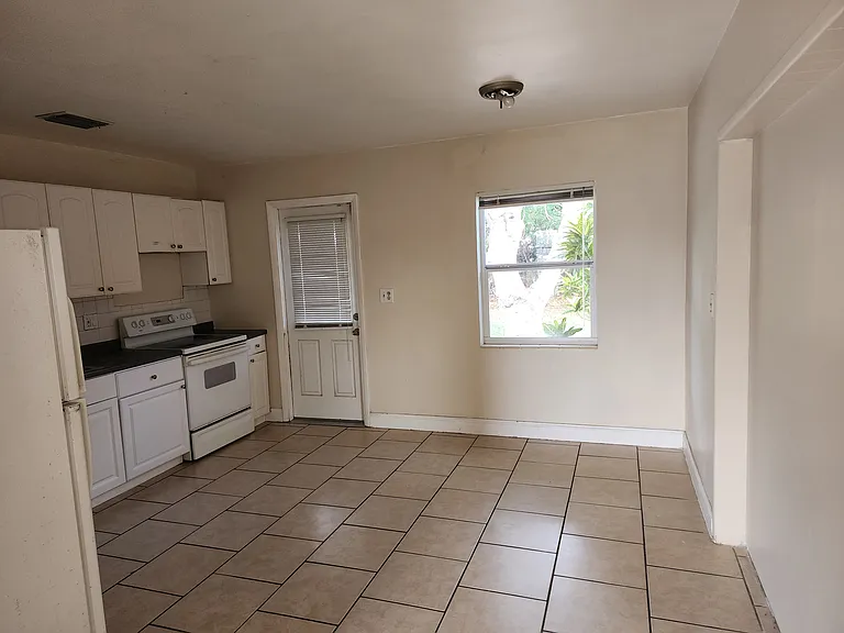 4806 Mineola St — Photo 5