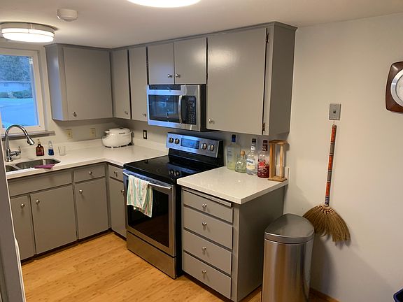 3rd image of 1802 N Skyline Dr