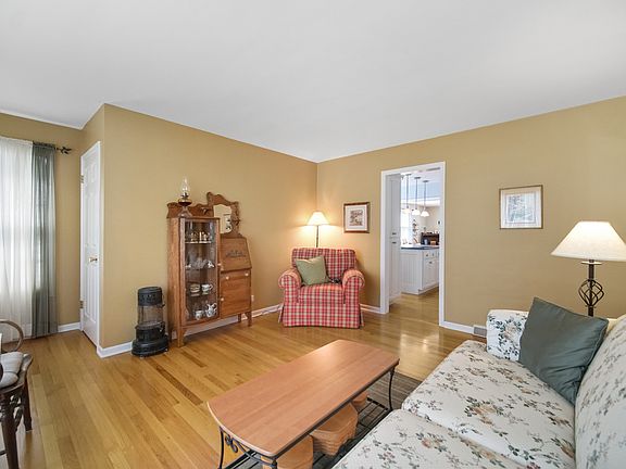 5th image of 15926 School St