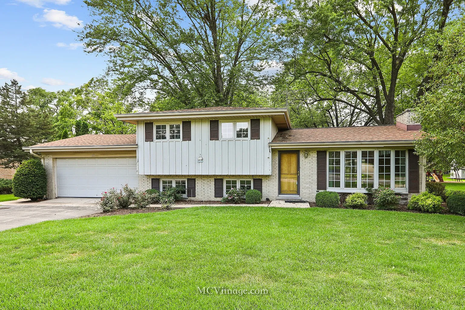 11S471 Oakwood Ave photo 1