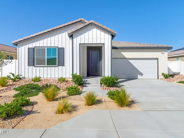 1561 E Holguin St, Lancaster, CA 93534