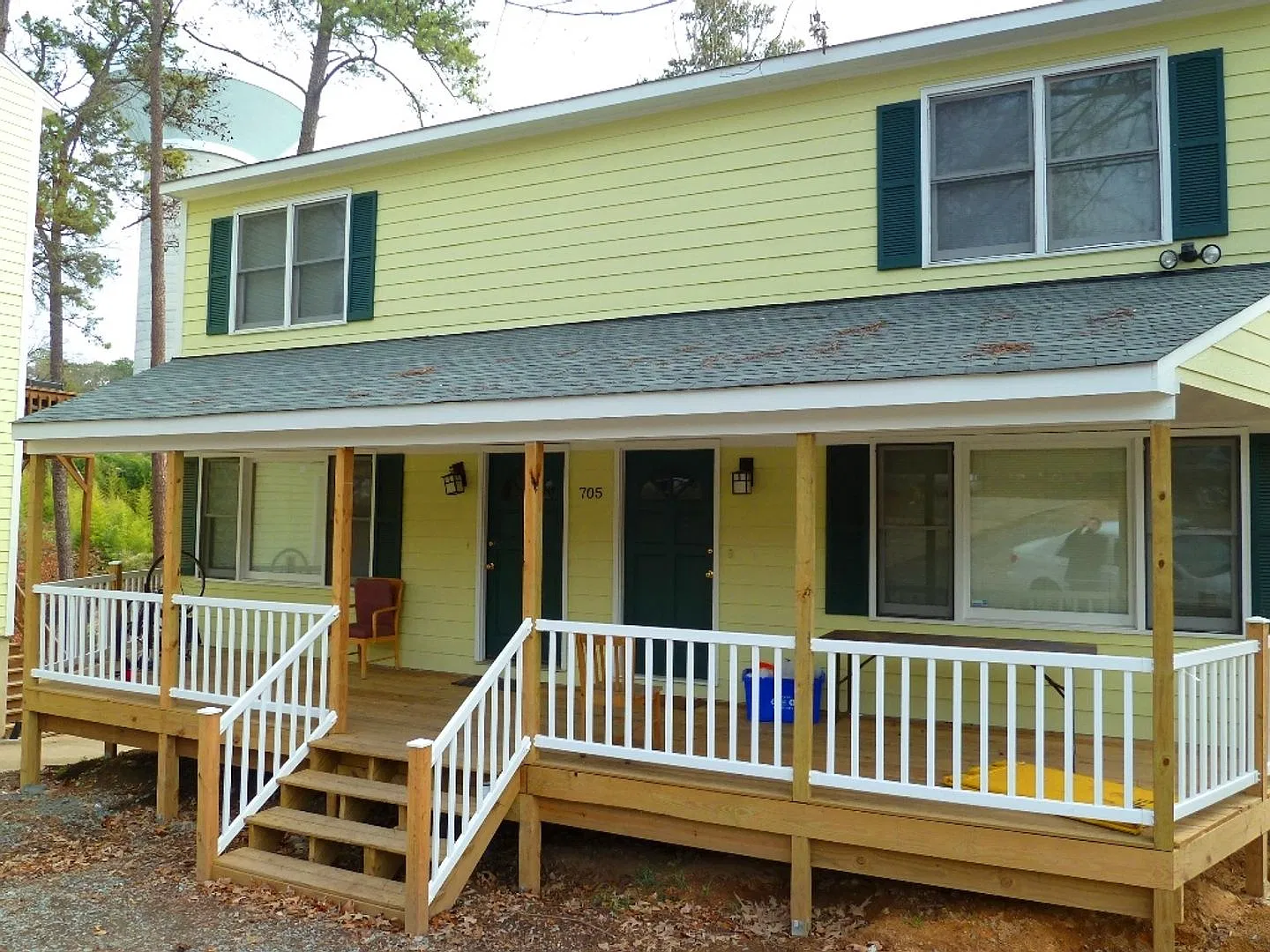Inviting, updated 4br 3.5ba duplex w/ parking on Edwards St. Walk to Campus! — Photo 2